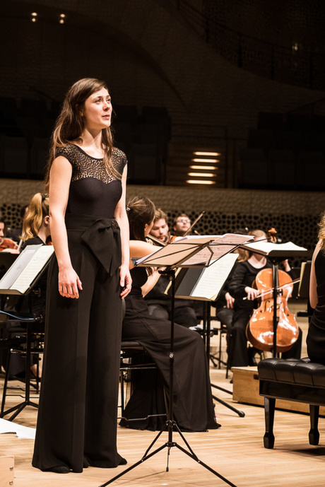 Preisträger-Gala mit der Kammerakademie Potsdam in der Elbphilharmonie: Elena Harsányi (Gesang, 2018) © Kulturkreis / Peter Hundert Preisträger-Gala mit der Kammerakademie Potsdam in der Elbphilharmonie: Elena Harsányi (Gesang, 2018) © Kulturkreis / Peter Hundert