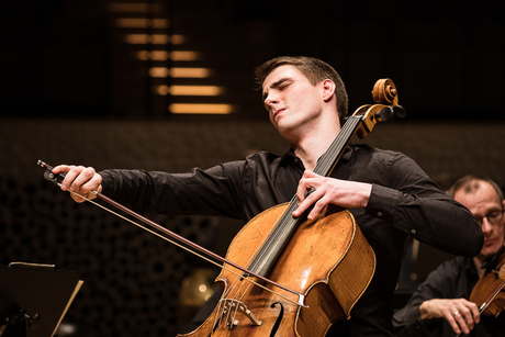 Preisträger-Gala mit der Kammerakademie Potsdam in der Elbphilharmonie: Friedrich Thiele (Violoncello, 2017) © Kulturkreis / Peter Hundert Preisträger-Gala mit der Kammerakademie Potsdam in der Elbphilharmonie: Friedrich Thiele (Violoncello, 2017) © Kulturkreis / Peter Hundert
