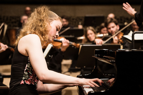 Preisträger-Gala mit der Kammerakademie Potsdam in der Elbphilharmonie: Elisabeth Brauß (Klavier, 2015) © Kulturkreis / Peter Hundert Preisträger-Gala mit der Kammerakademie Potsdam in der Elbphilharmonie: Elisabeth Brauß (Klavier, 2015) © Kulturkreis / Peter Hundert