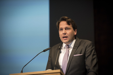 Prof. Dr. Tobias Wollermann (Vorstand Gremium Musik, Kulturkreis der deutschen Wirtschaft), Laudator „Mittlere Unternehmen“ © Holger Talinski Prof. Dr. Tobias Wollermann (Vorstand Gremium Musik, Kulturkreis der deutschen Wirtschaft), Laudator „Mittlere Unternehmen“ © Holger Talinski