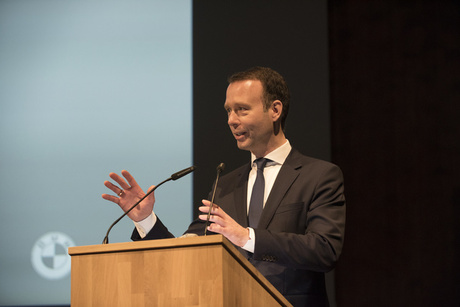 Sven Afhüppe (Chefredakteur Handelsblatt), Laudator „Große Unternehmen“ © Holger Talinski Sven Afhüppe (Chefredakteur Handelsblatt), Laudator „Große Unternehmen“ © Holger Talinski