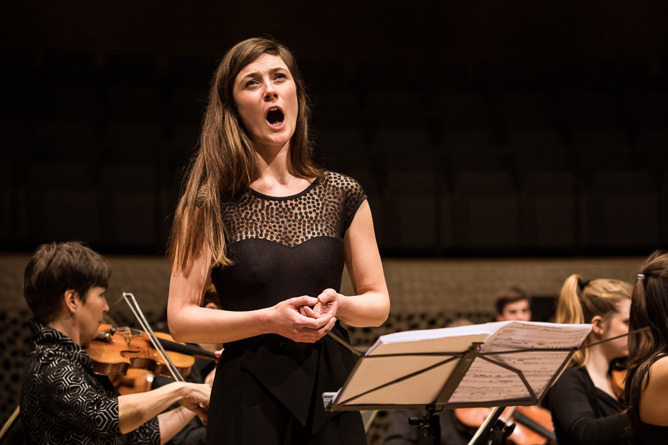 Preisträger-Gala mit der Kammerakademie Potsdam in der Elbphilharmonie Elena Harsányi (Gesang, 2018) © Kulturkreis / Peter Hundert Preisträger-Gala mit der Kammerakademie Potsdam in der Elbphilharmonie Elena Harsányi (Gesang, 2018) © Kulturkreis / Peter Hundert