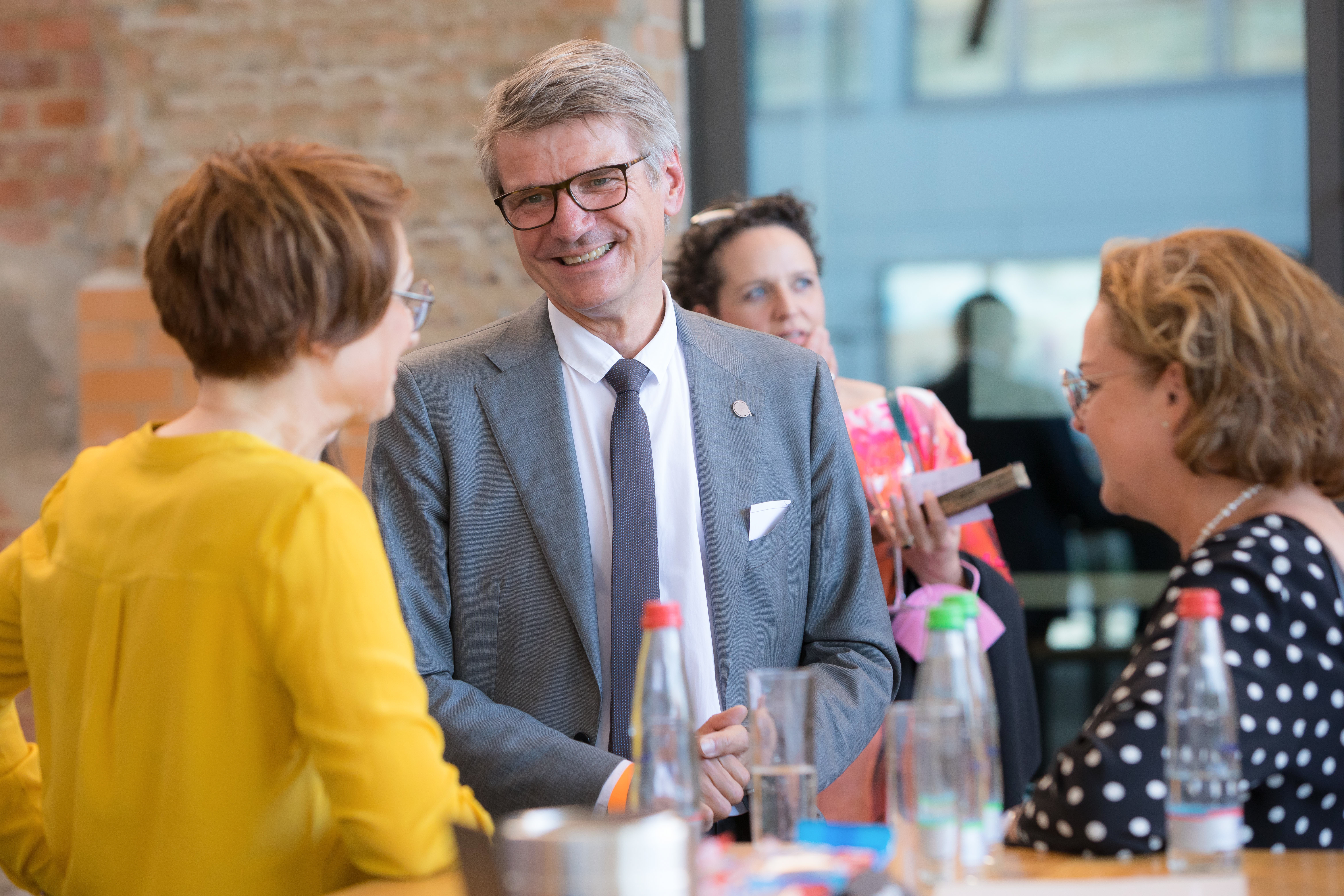 Max Schön, Possehl-Stiftung, im Gespräch mit der Moderatorin Eva Schmidt © Klaus Hepp - © Klaus Hepp