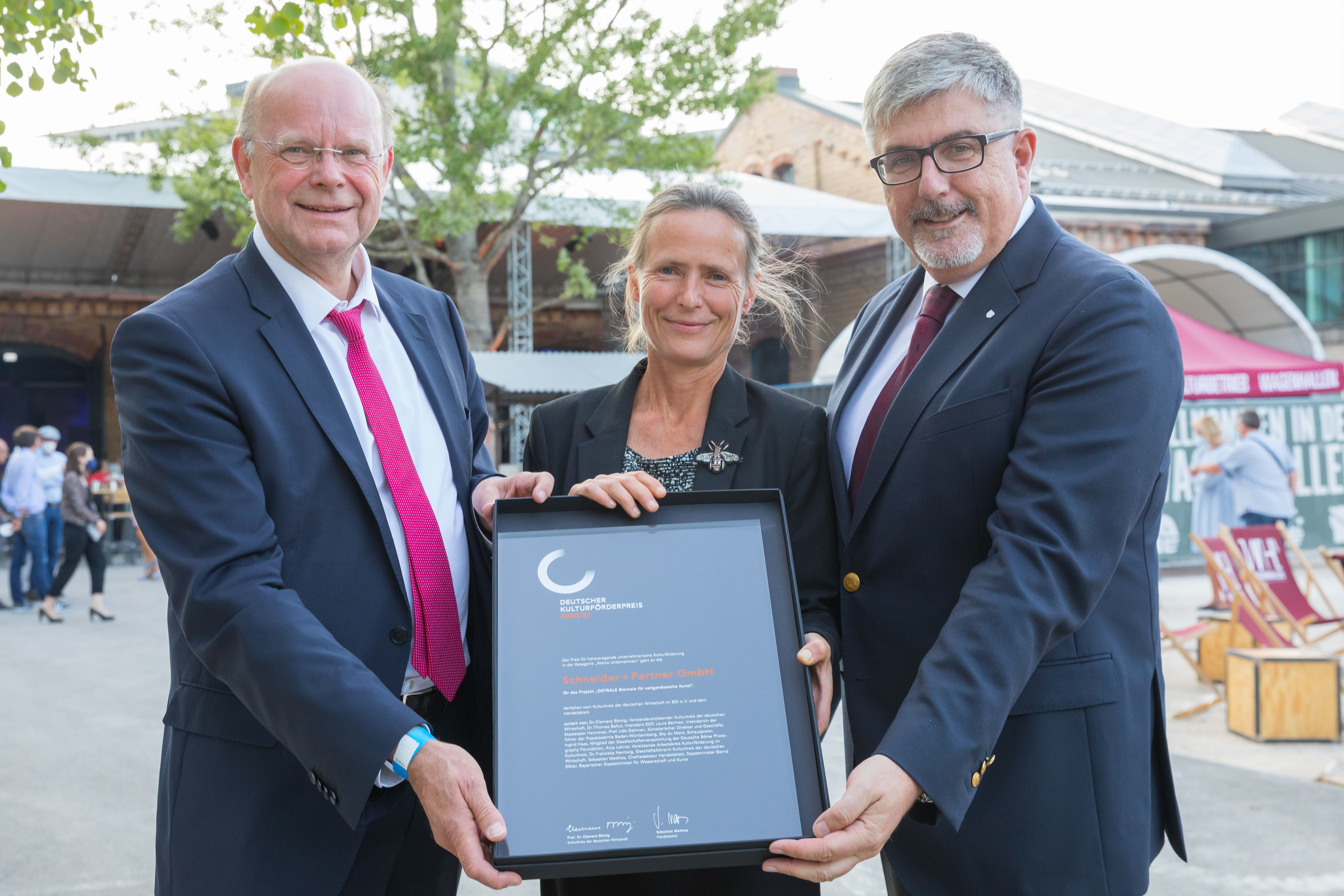 Ausgezeichnet für das Projekt OSTRALE. Dr. Bernd Kugelberg, Andrea Hilger, Franz Jakob Leyser © Klaus Hepp - © Klaus Hepp